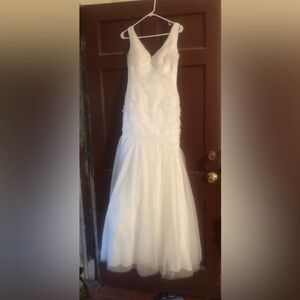 MONIQUE LHUILLIER WEDDING DRESS SIZE 4